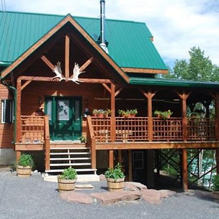 Auberge De La Riviere Matapedia - Matapedia River Lodge Routhierville Экстерьер фото