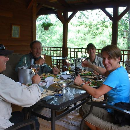 Auberge De La Riviere Matapedia - Matapedia River Lodge Routhierville Экстерьер фото
