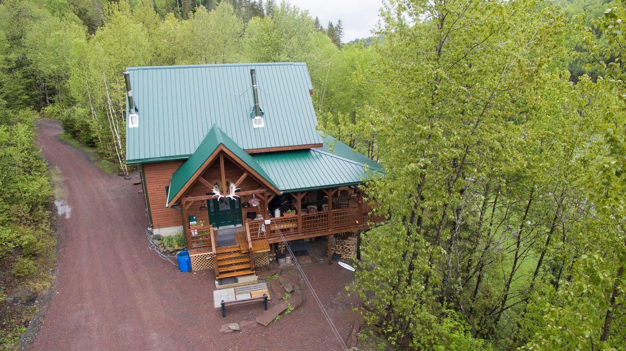 Auberge De La Riviere Matapedia - Matapedia River Lodge Routhierville Экстерьер фото