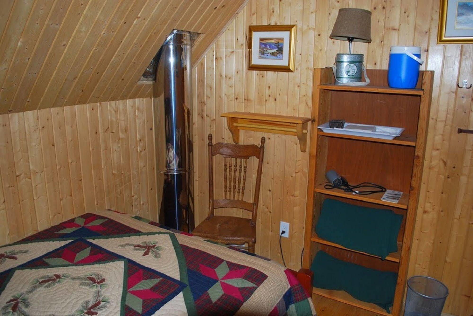 Auberge De La Riviere Matapedia - Matapedia River Lodge Routhierville Экстерьер фото