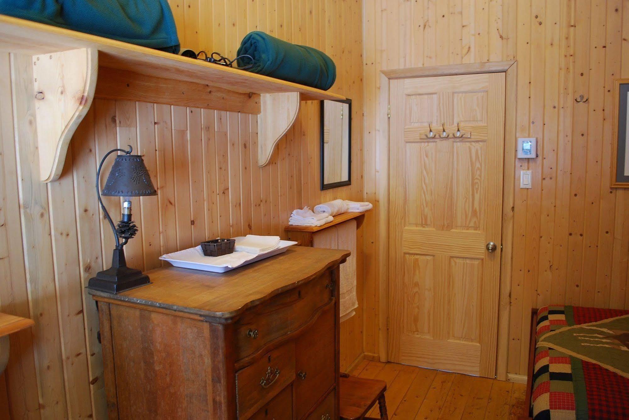 Auberge De La Riviere Matapedia - Matapedia River Lodge Routhierville Экстерьер фото